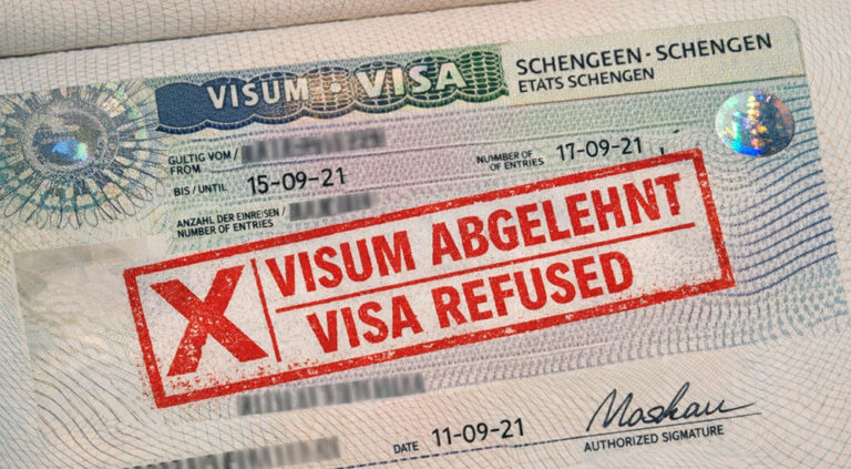 Шенгенская виза в паспорте со штампом отказа Visa Refused